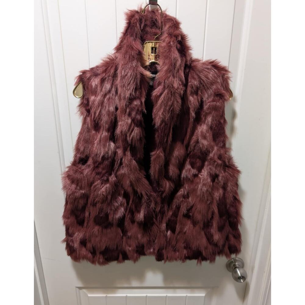 Express Vest Faux Fur Womens M/L Burgundy Sculpted Vest Fashion Outerwear - Picture 2 of 10
